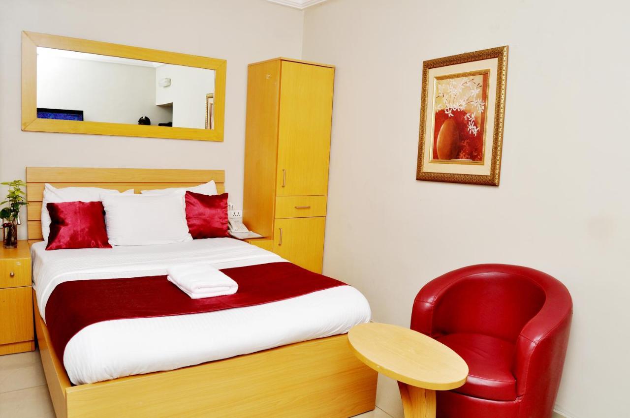 Primal Hotel Isaac John Gra Ikeja Exterior foto