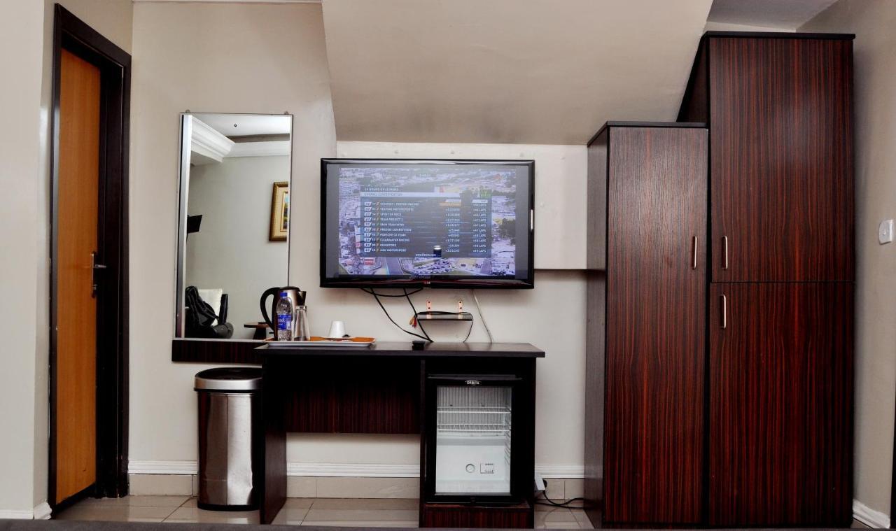 Primal Hotel Isaac John Gra Ikeja Exterior foto