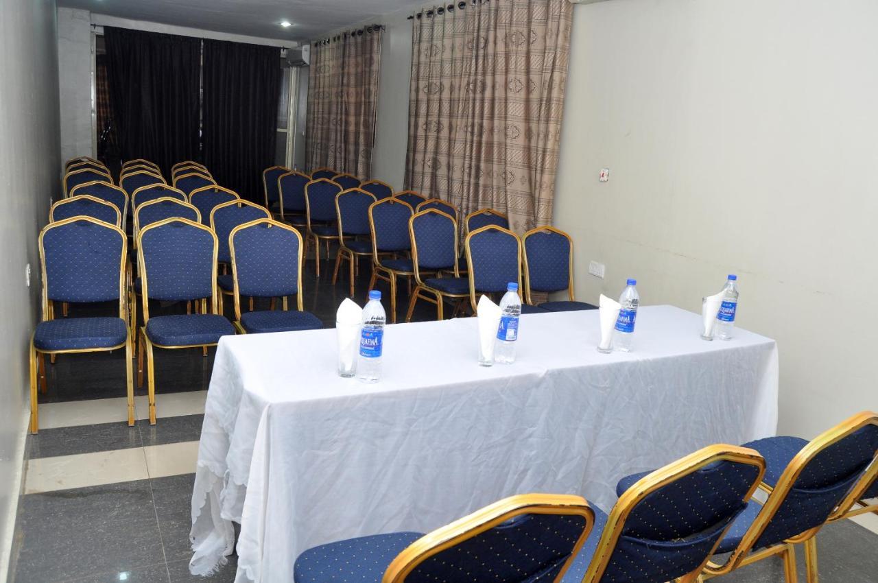 Primal Hotel Isaac John Gra Ikeja Exterior foto